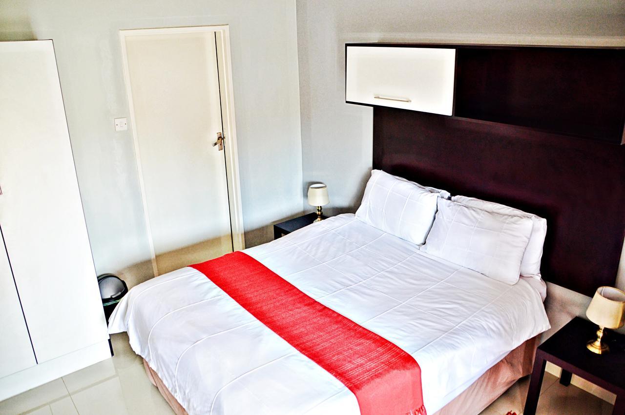 Cosy Palms Bed and Breakfast Gaborone Exteriör bild