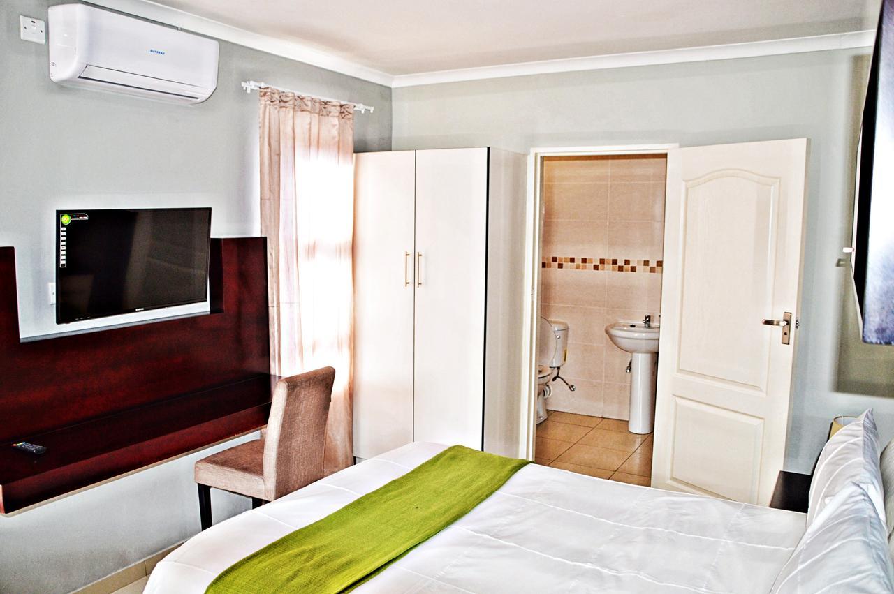 Cosy Palms Bed and Breakfast Gaborone Exteriör bild