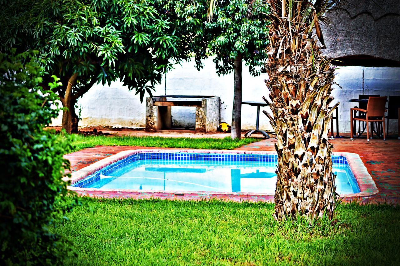 Cosy Palms Bed and Breakfast Gaborone Exteriör bild