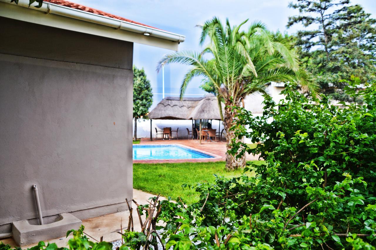 Cosy Palms Bed and Breakfast Gaborone Exteriör bild