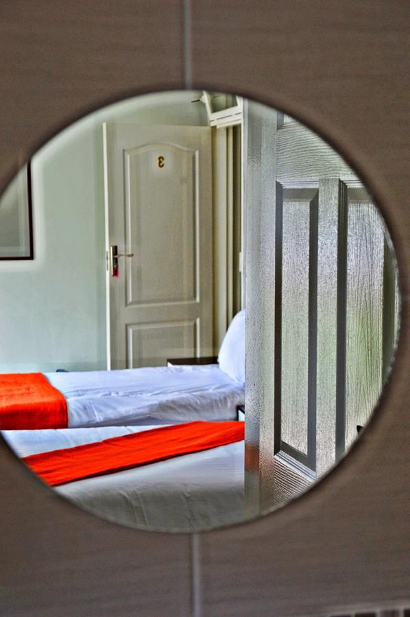 Cosy Palms Bed and Breakfast Gaborone Exteriör bild