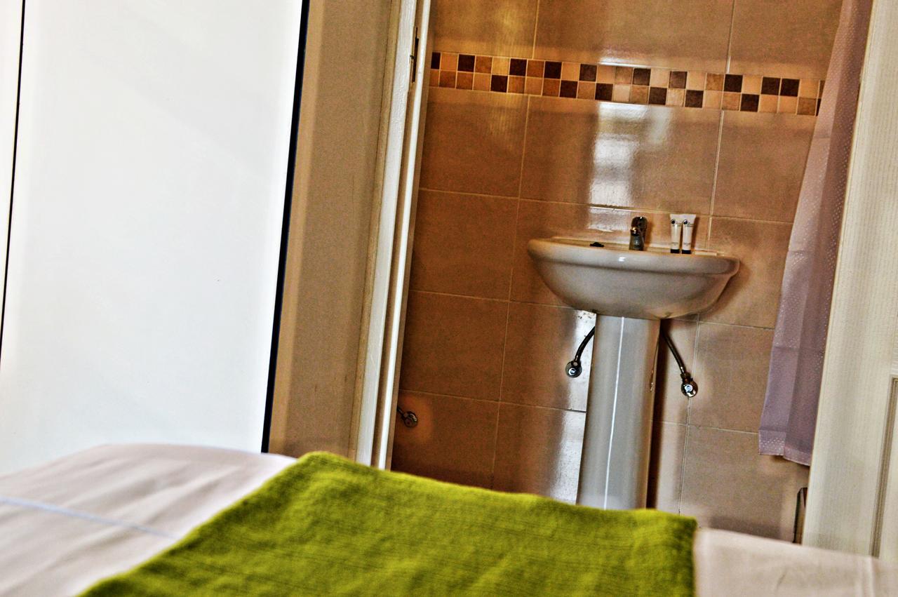 Cosy Palms Bed and Breakfast Gaborone Exteriör bild