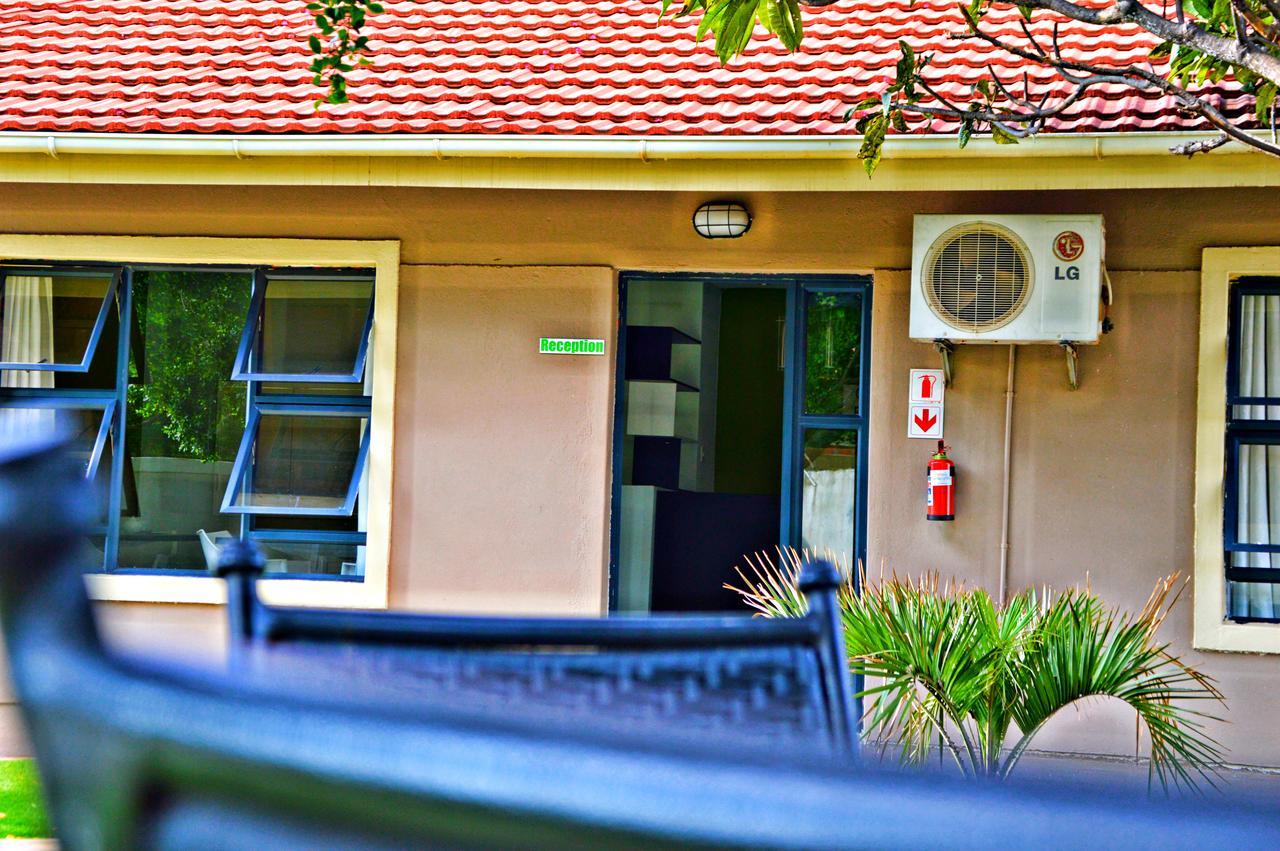 Cosy Palms Bed and Breakfast Gaborone Exteriör bild