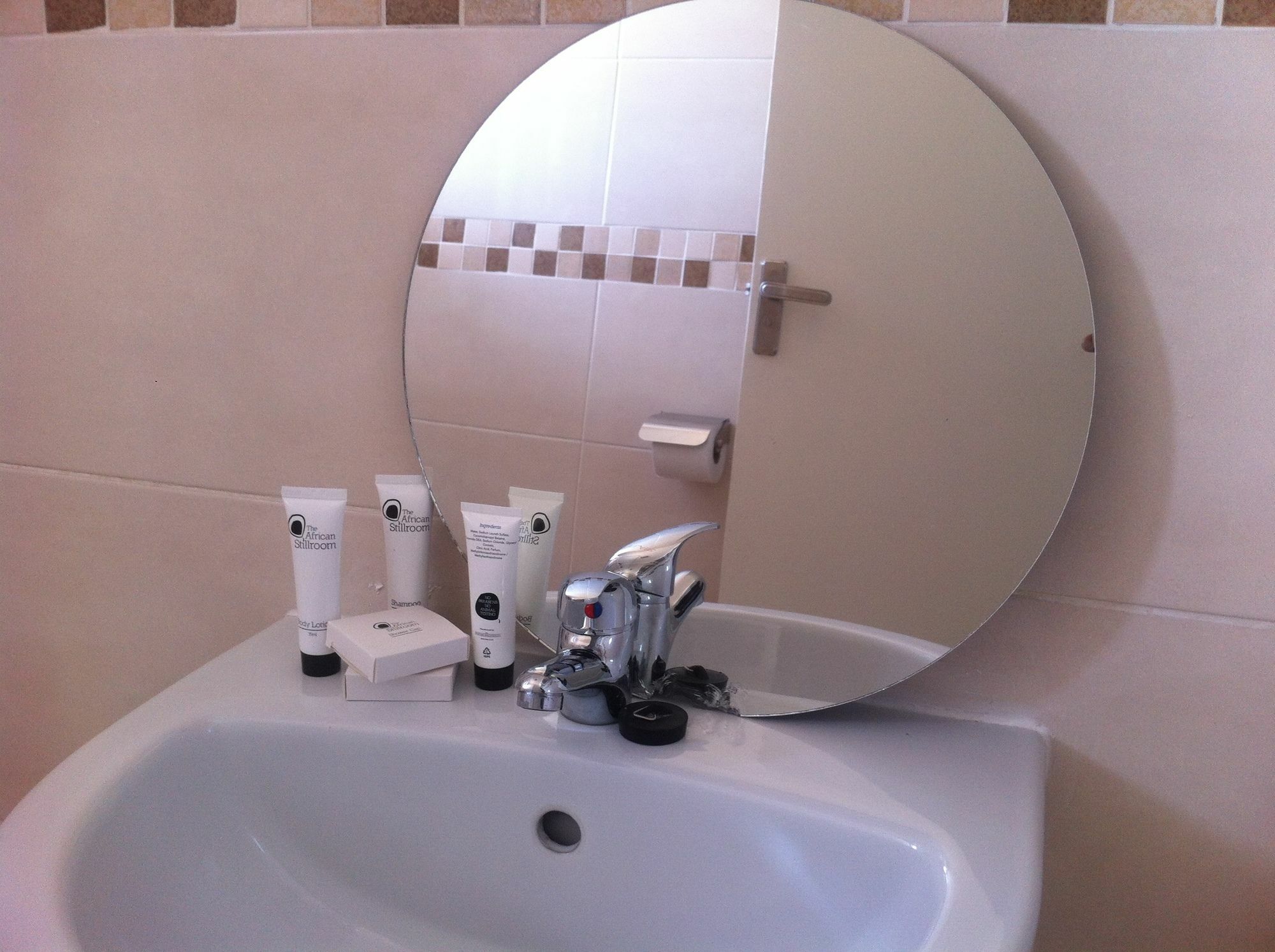 Cosy Palms Bed and Breakfast Gaborone Exteriör bild