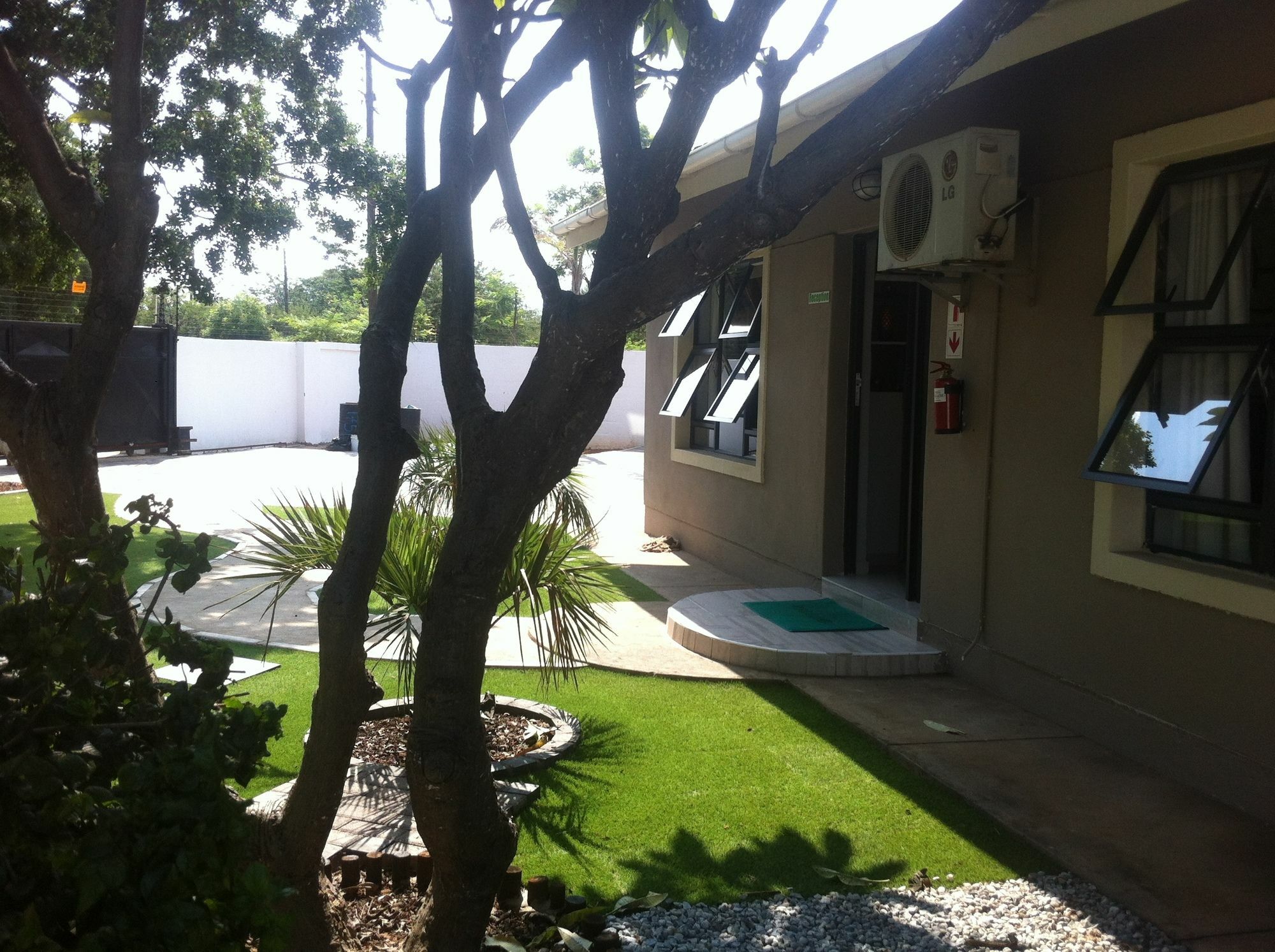 Cosy Palms Bed and Breakfast Gaborone Exteriör bild